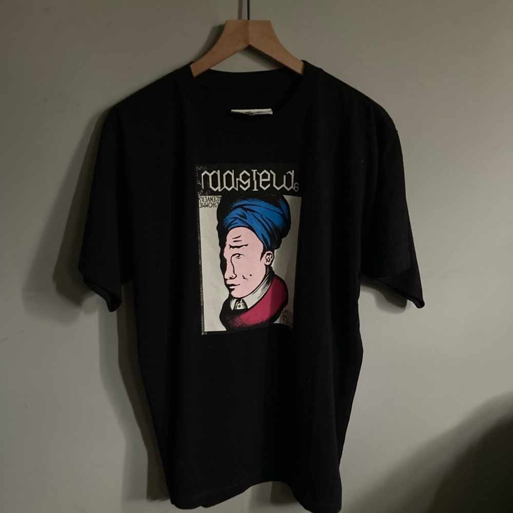 MM6 Maison Margiela
• Reversed Washing Label T-shirt